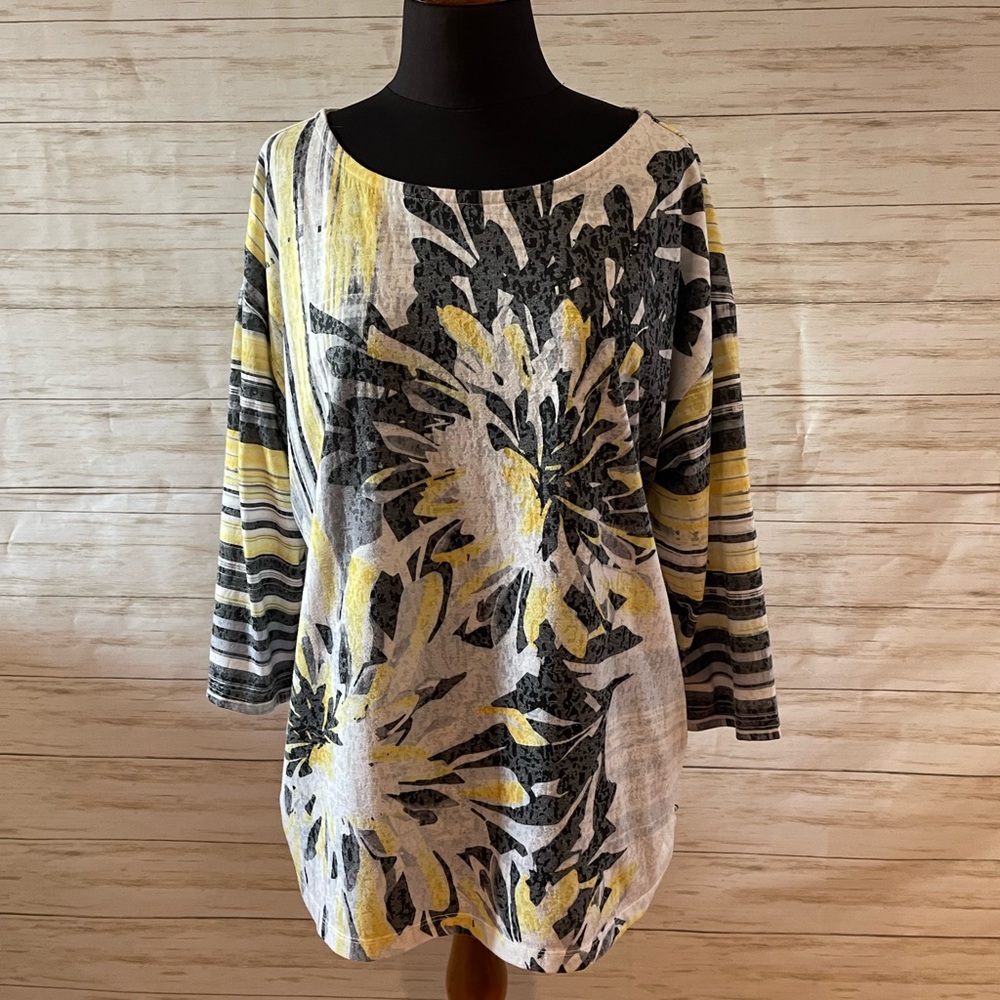 EUC!  Zenergy by Chicos top
